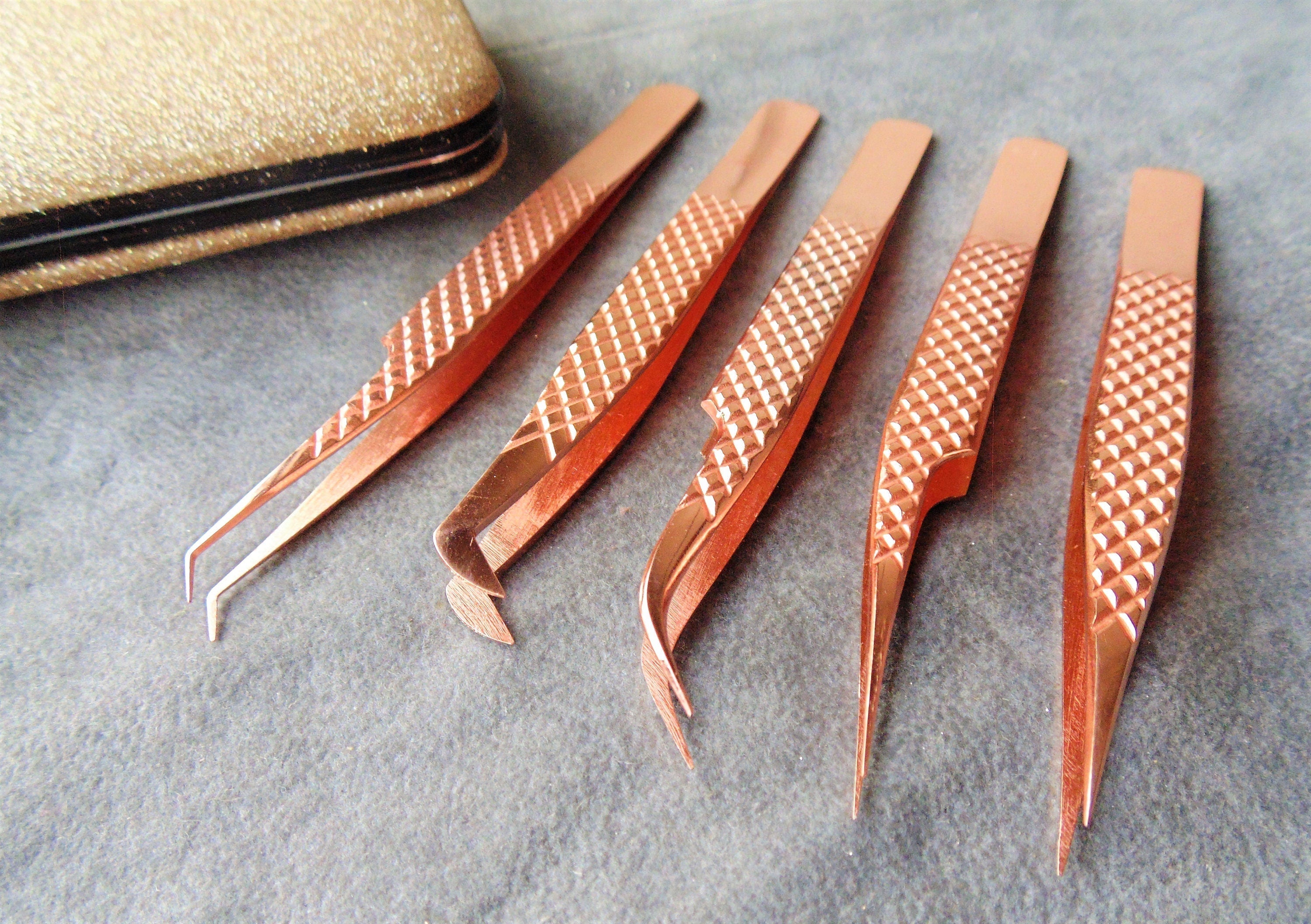 Tweezers